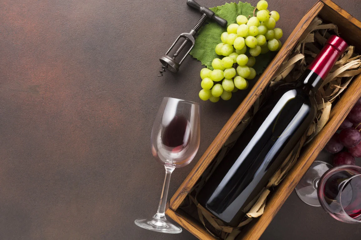 Immagine sfondo sezione header ❝ Una bottiglia di vino contiene più filosofia che tutti i libri del mondo ❞ 