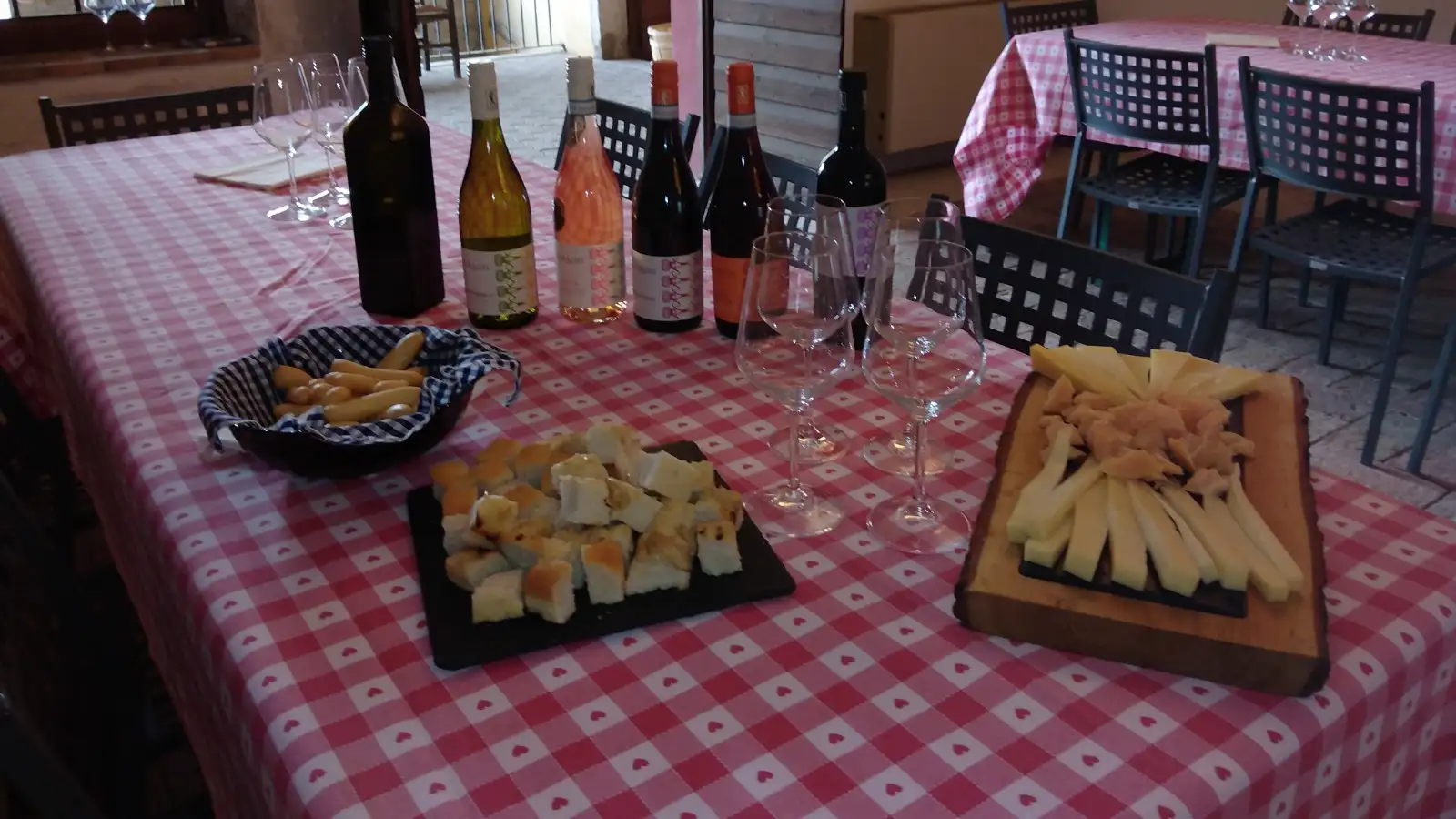 BIKE TOUR IN THE VINEYARDS AND TASTING IN THE CELLAR – Image 3